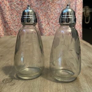 salt n pepper shakers